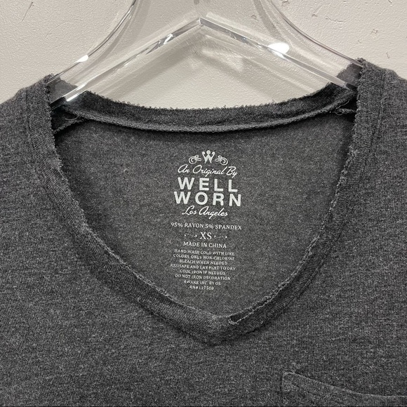 Well Worn V-Neck Short Sleeve Tee Grey ‘Weekend, I’m in Love’ Top XS - Picture 4 of 6
